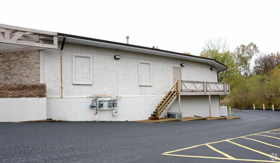 More Photos Of 7095 Metropolitan Blvd, Barnhart Storefront For Lease