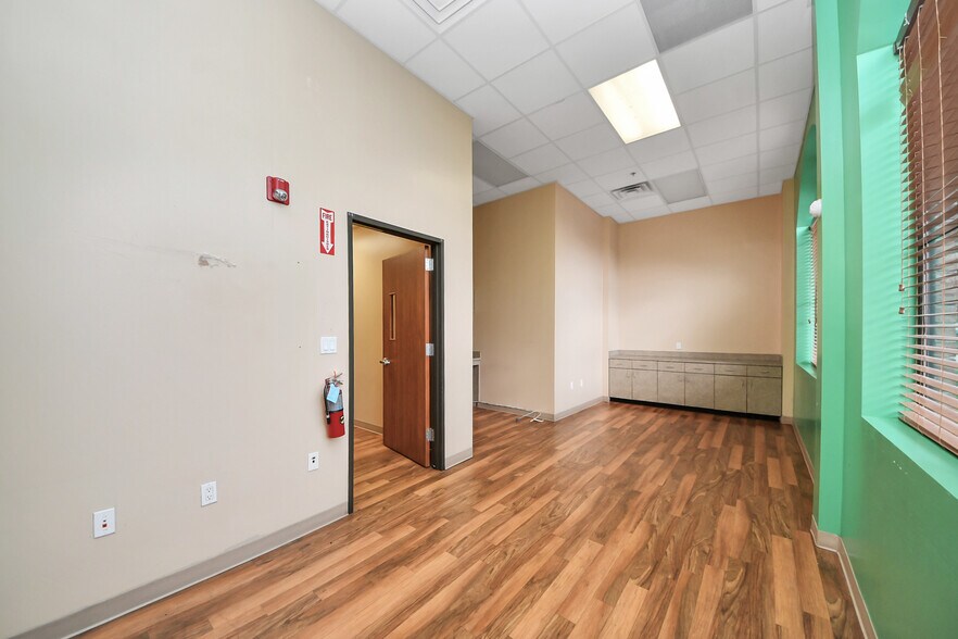 More Photos Of 3521 Town Center Blvd, Sugar Land Medical For Lease