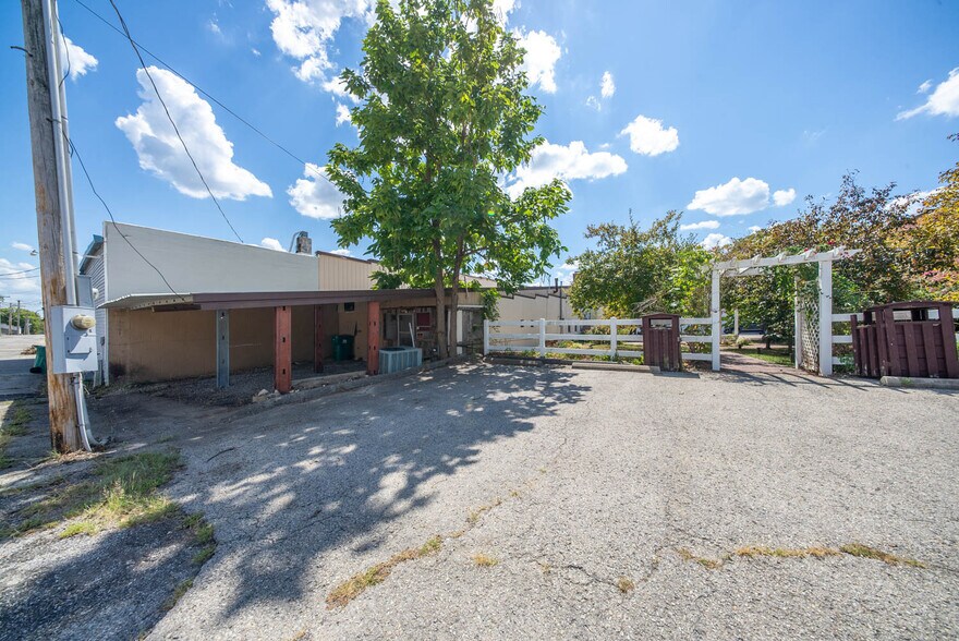 More Photos Of 113 E Main St, Willow Springs Storefront For Sale