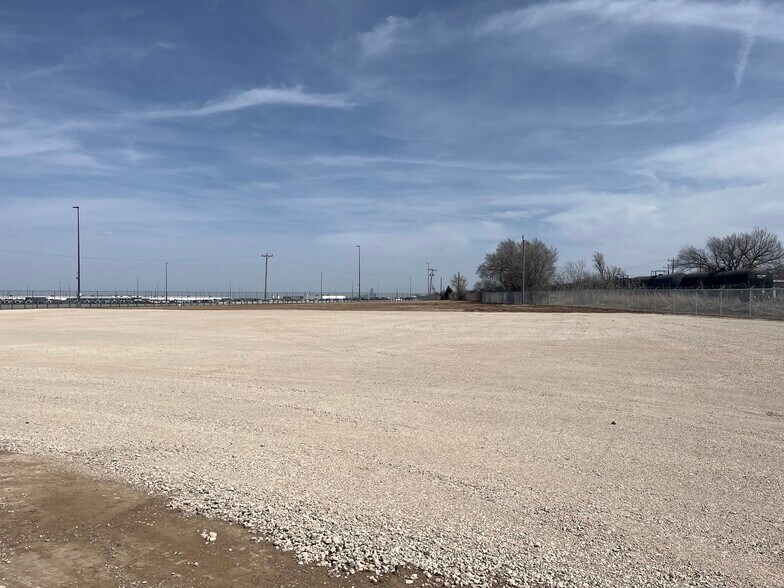 More Photos Of 5616 S Rockwell Ave, Oklahoma City Manufacturing For Lease