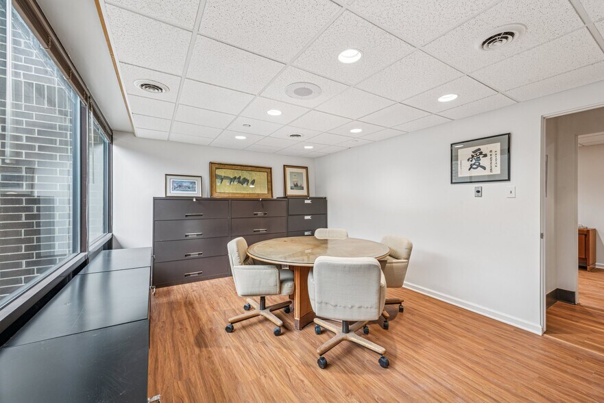 More Photos Of 750 Washington Rd, Mt Lebanon Apartments For Sale