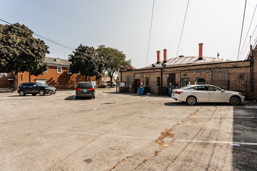 More Photos Of 6830 Cermak Rd, Berwyn Storefront Retail Office For Sale