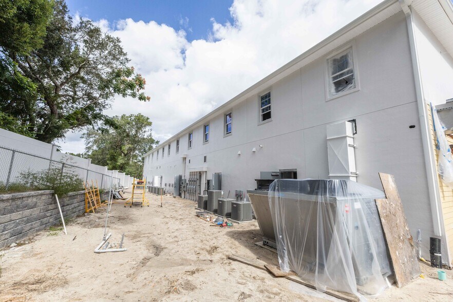 More Photos Of 1124 Teague Trail, Lady Lake General Retail For Lease