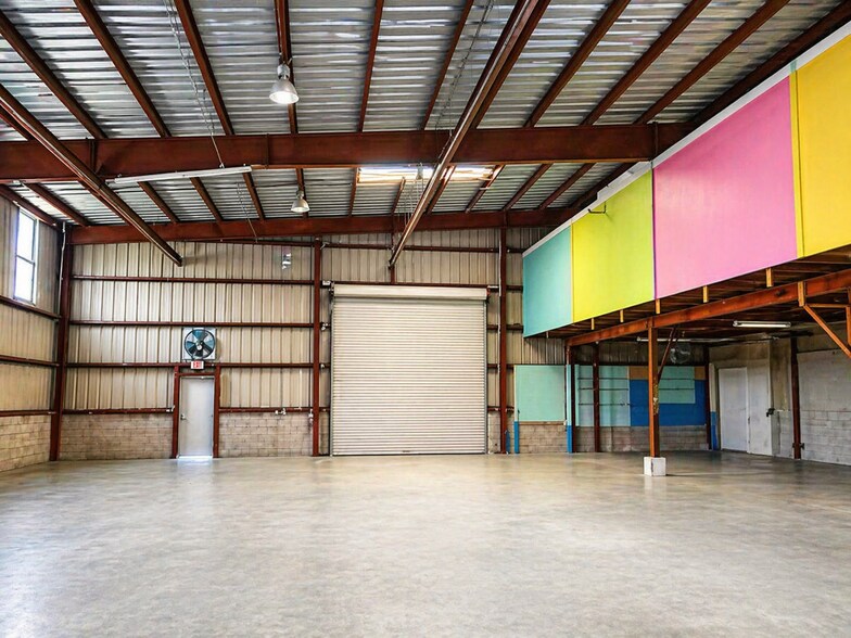 More Photos Of 4550 SE Hampton Ct, Stuart Manufacturing For Sale