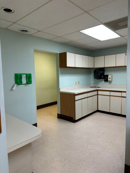 More Photos Of 961 Canal St, Syracuse Medical For Sale