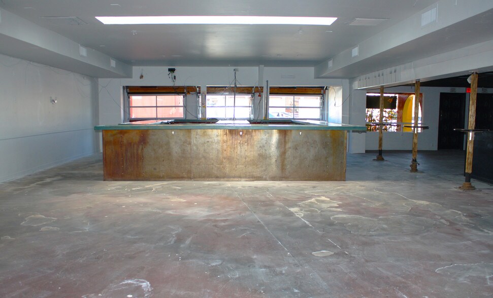 More Photos Of 10425 N Scottsdale Rd, Scottsdale General Retail For Sale