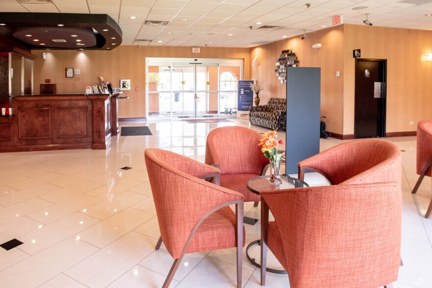 More Photos Of 933 S Riverside Dr, Elmhurst Hotel For Sale