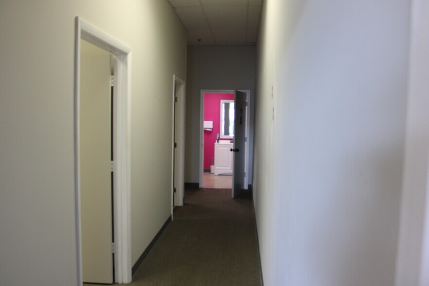 More Photos Of 2260-2292 Commercial Way, Spring Hill Storefront For Lease