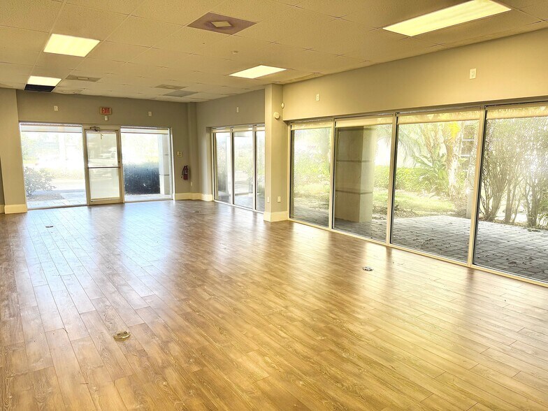 More Photos Of 771 Airport Pulling Rd N, Naples Freestanding For Lease