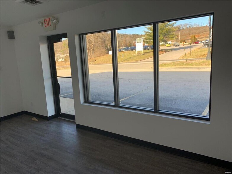 More Photos Of 2300-2314 W Osage St, Pacific Freestanding For Lease