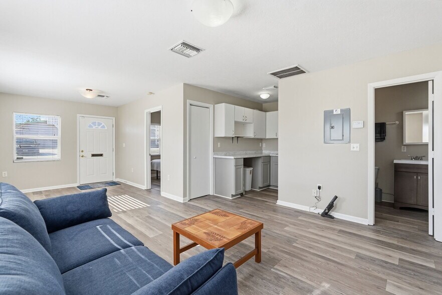 More Photos Of 500-510 Tarpon Ave E, Tarpon Springs Office For Sale