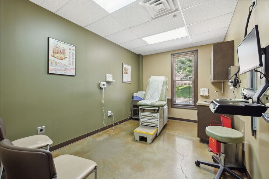 More Photos Of 3040 Business Park Cir, Goodlettsville Medical For Lease