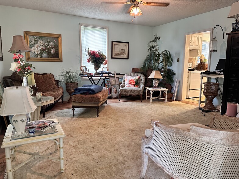 More Photos Of 1048 Klondike Rd, State Road Office For Sale