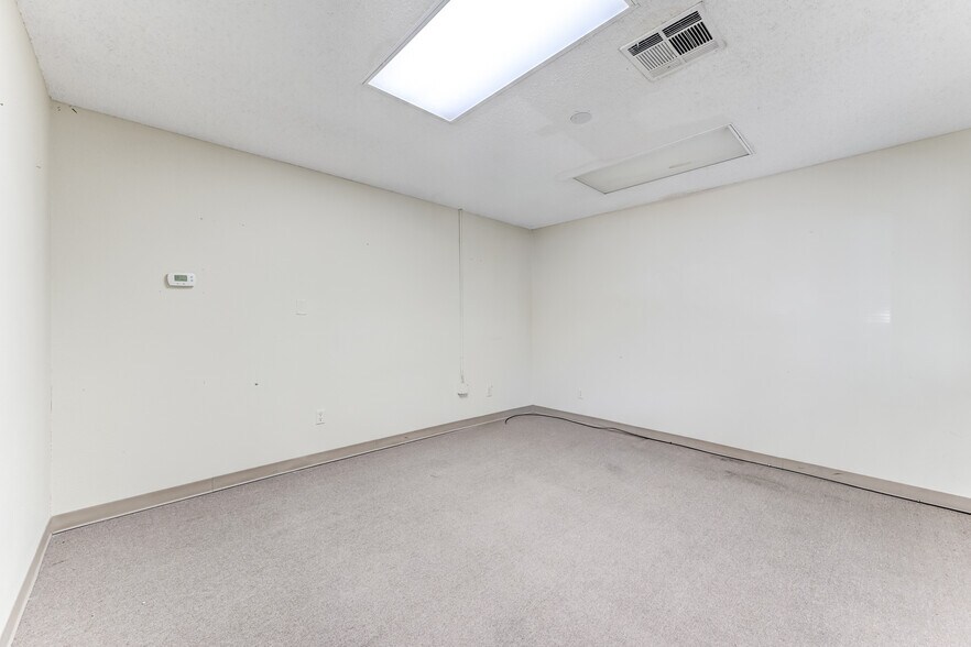 More Photos Of 9802 Whithorn Dr, Houston Office For Sale