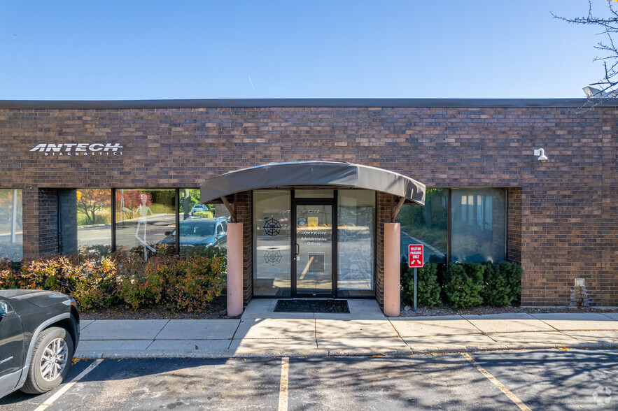 Primary Photo Of 2605 W 22nd St, Oak Brook Medical For Lease