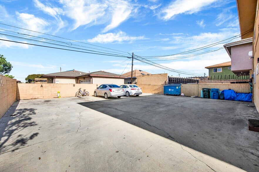 More Photos Of 4351 W 142nd St, Hawthorne Apartments For Sale