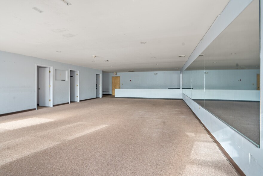 More Photos Of 234 Main St, Lincoln Park Storefront Retail Office For Lease