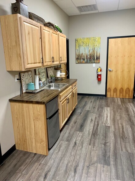 More Photos Of 1935 Vaughn Rd NW, Kennesaw Light Distribution For Lease