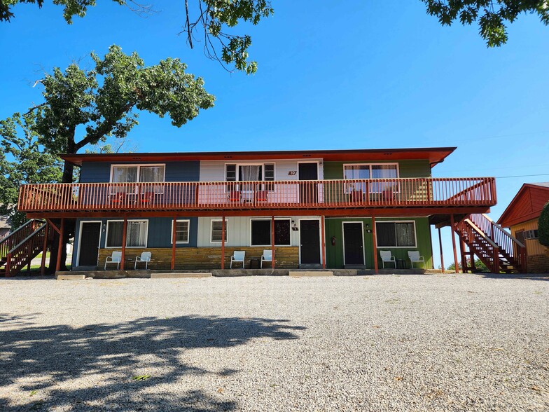 Primary Photo Of 205 Pinehurst Pt, Bull Shoals Hotel For Sale