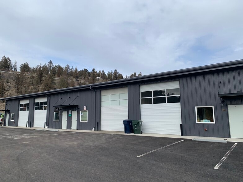 More Photos Of 64415 Strickler Ave, Bend Warehouse For Lease