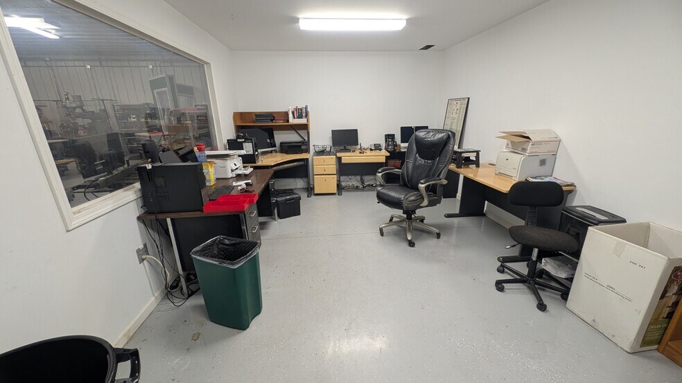 More Photos Of 1919 Buchanan Rd, Evansville Industrial For Lease
