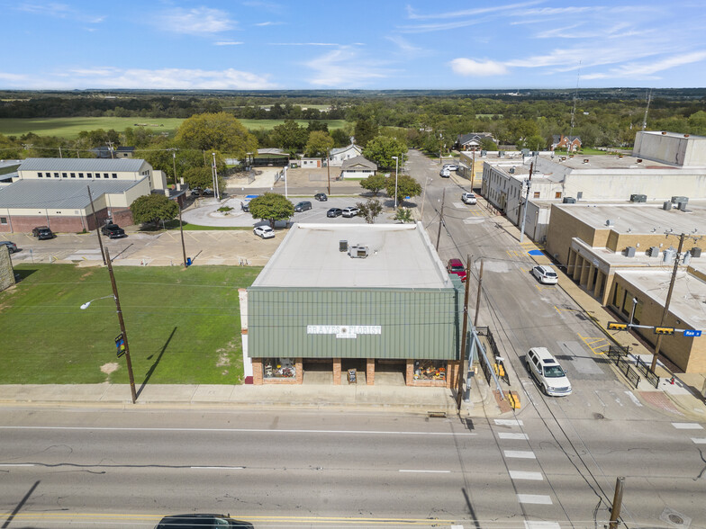 Primary Photo Of 719 E Main St, Gatesville Storefront For Sale