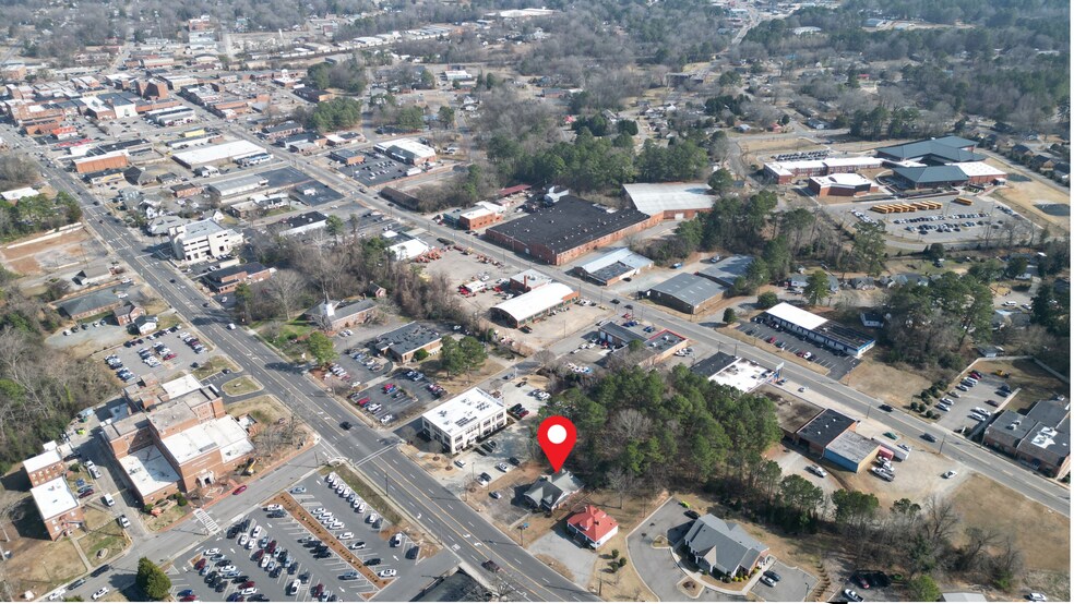 More Photos Of 611 Carthage St, Sanford Medical For Lease
