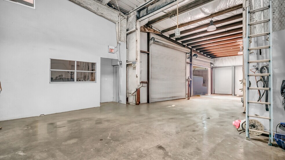 More Photos Of 5308 Sun Valley dr, Fort Worth Flex For Sale