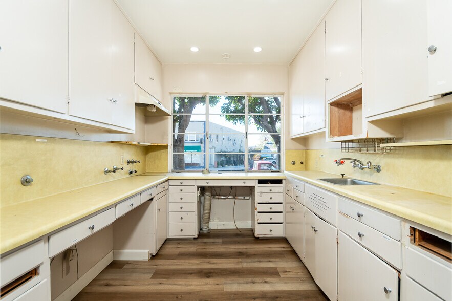 More Photos Of 2028 Lake Ave, Altadena Medical For Lease