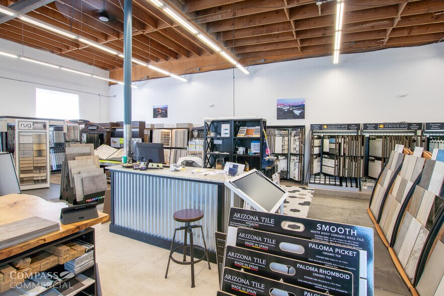 More Photos Of 798 NW 5th St, Redmond Storefront For Lease