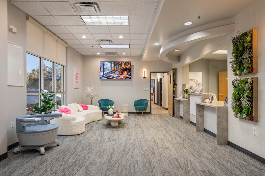 More Photos Of 9582 W Colonial Dr, Ocoee Medical For Lease