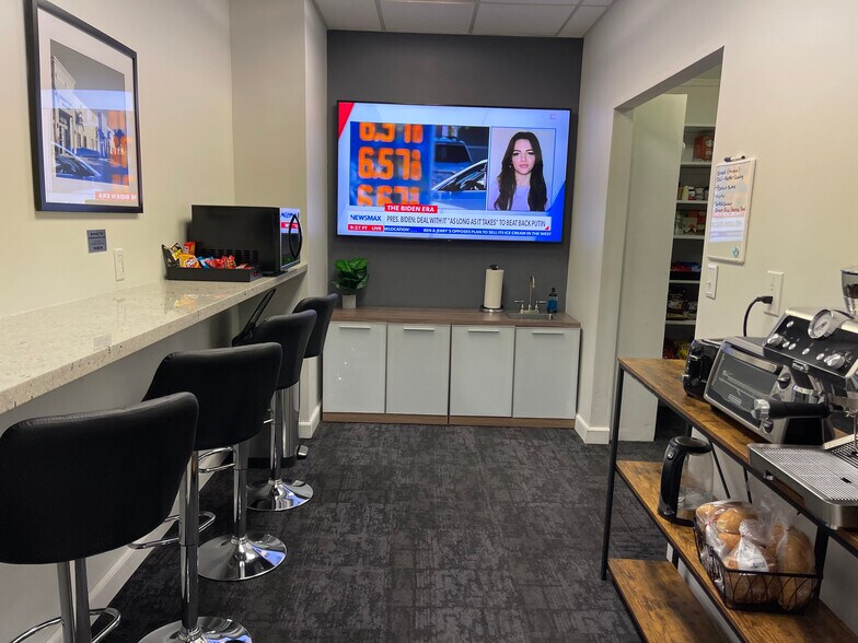 More Photos Of 1901 Harrison St, Hollywood Office For Lease