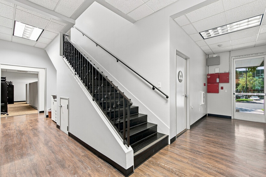 More Photos Of 125 W Maple Ave, Monrovia Service For Sale