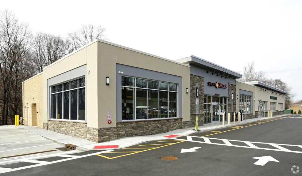 More Photos Of 371 Broadway, Hillsdale Freestanding For Lease