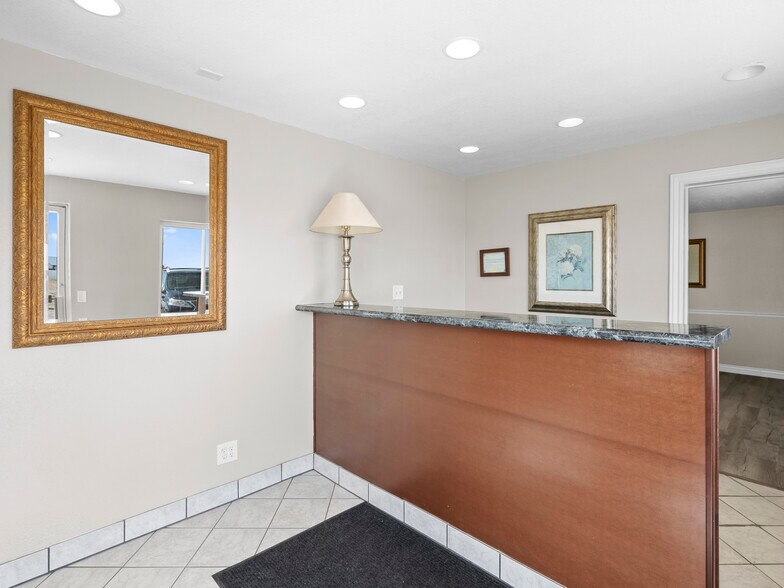 More Photos Of 307 S Main St, Huntington Hotel For Sale