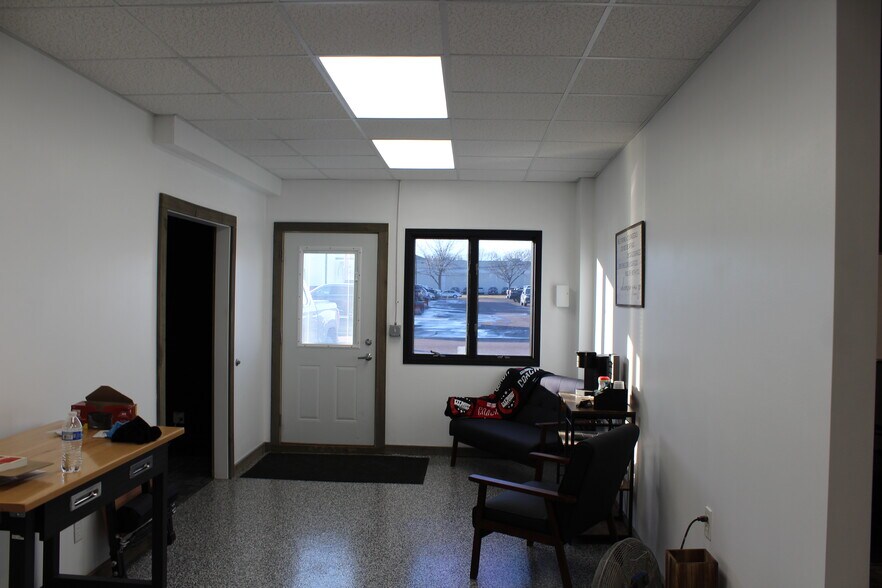 More Photos Of 3320 S Duluth Ave, Sioux Falls Flex For Lease
