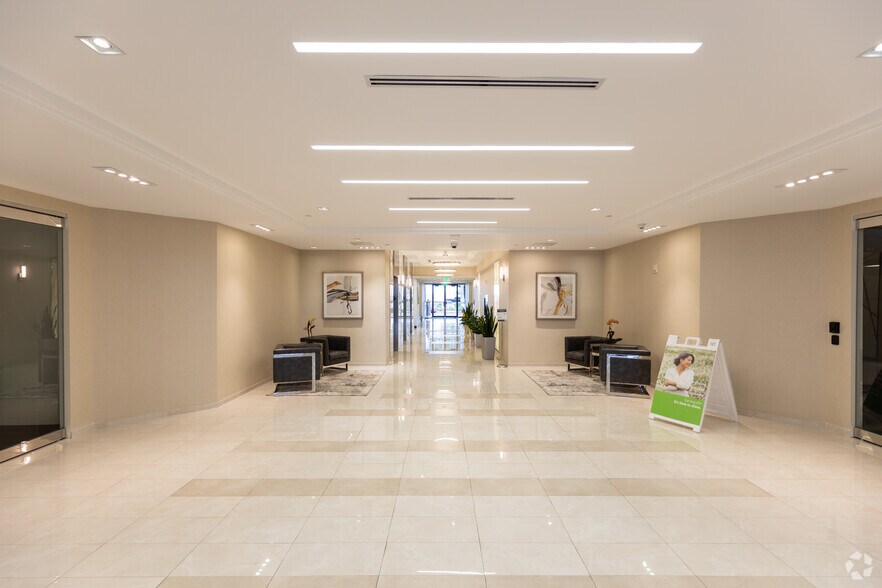 More Photos Of 5775 Blue Lagoon Dr, Miami Unknown For Lease