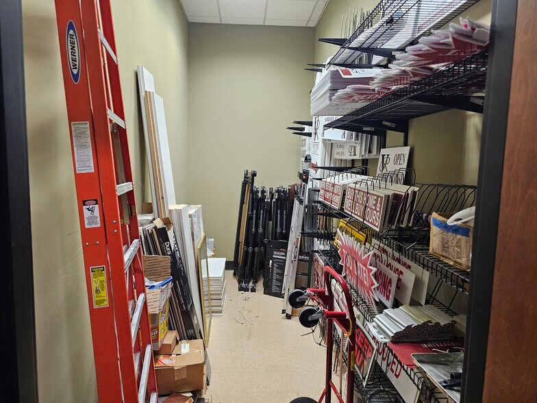 More Photos Of 10610 Metromont Pky, Charlotte Office For Lease