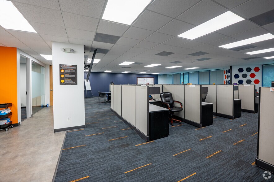 More Photos Of 5215 W Laurel St, Tampa Office For Sale
