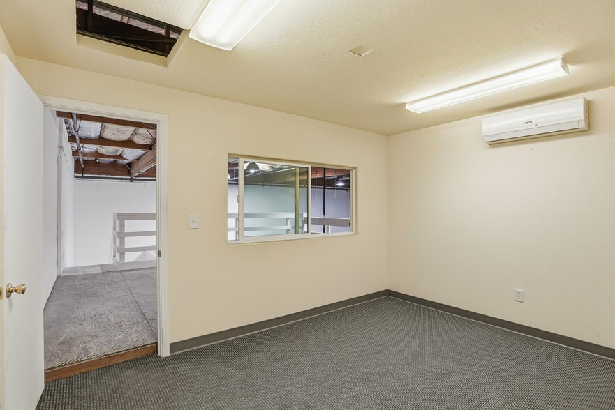 More Photos Of 2985 Fair Oaks Ave, Redwood City Warehouse For Lease