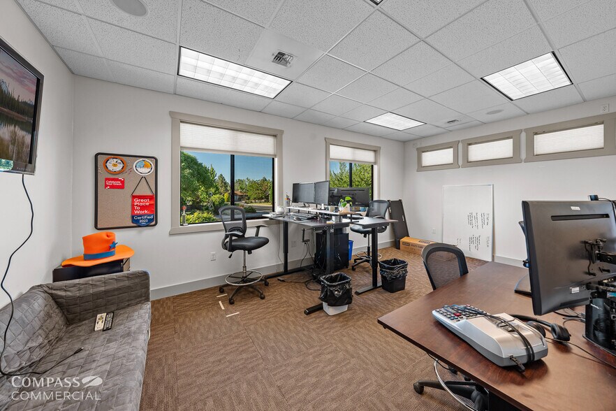 More Photos Of 2464 SW Glacier Pl, Redmond Office For Lease