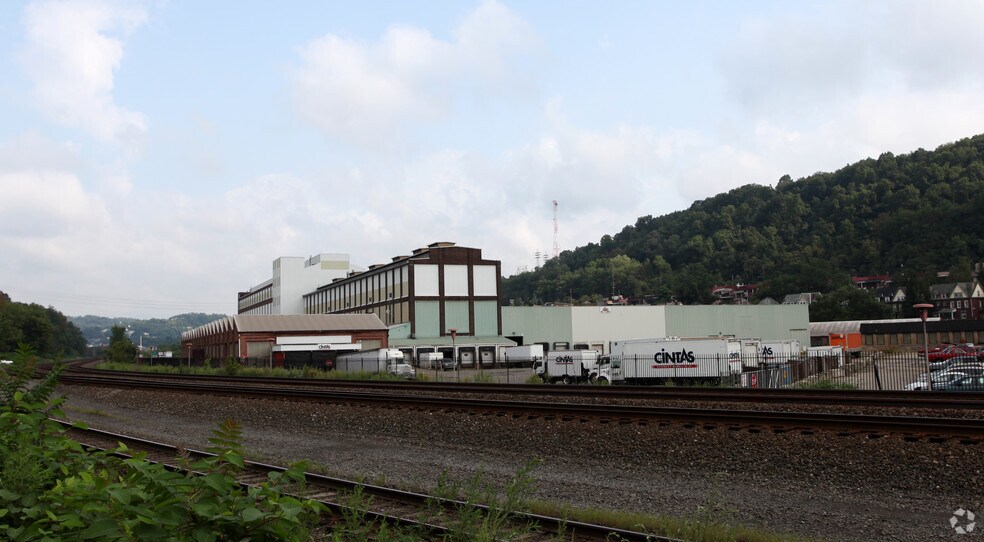 More Photos Of 1003-1005 Airbrake Ave, Wilmerding Distribution For Lease