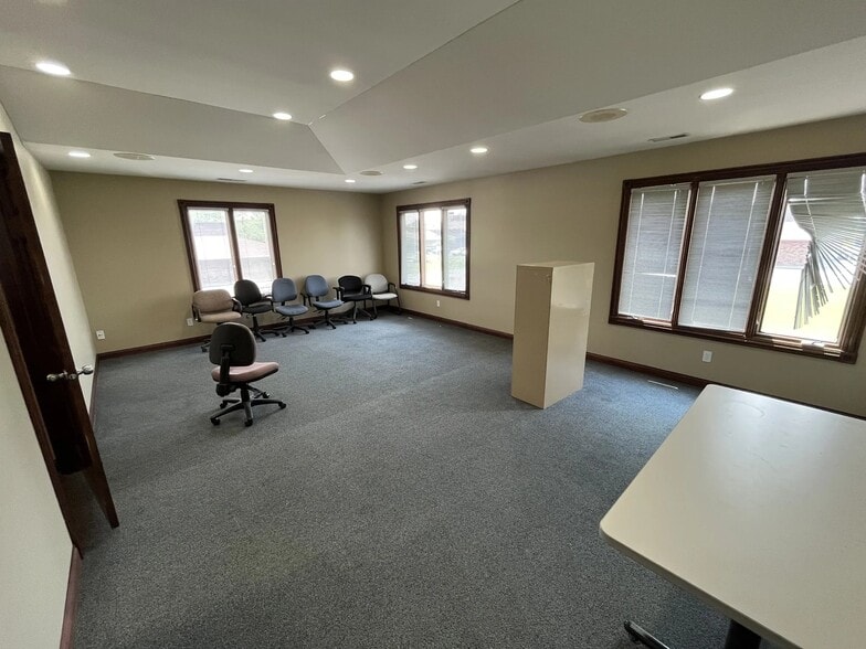 More Photos Of 8080 E 109th Ave, Crown Point Office Residential For Lease