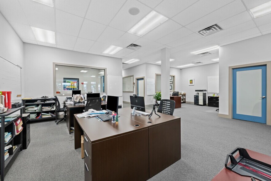 More Photos Of 3309 NE 33rd St, Fort Lauderdale General Retail For Lease