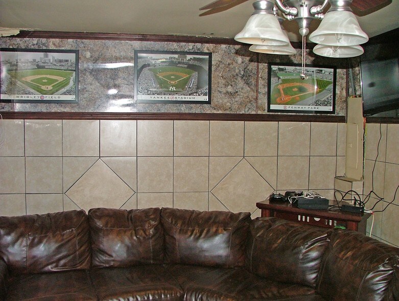 More Photos Of 327 W 6th Ave, Bowling Green Auto Dealership For Sale
