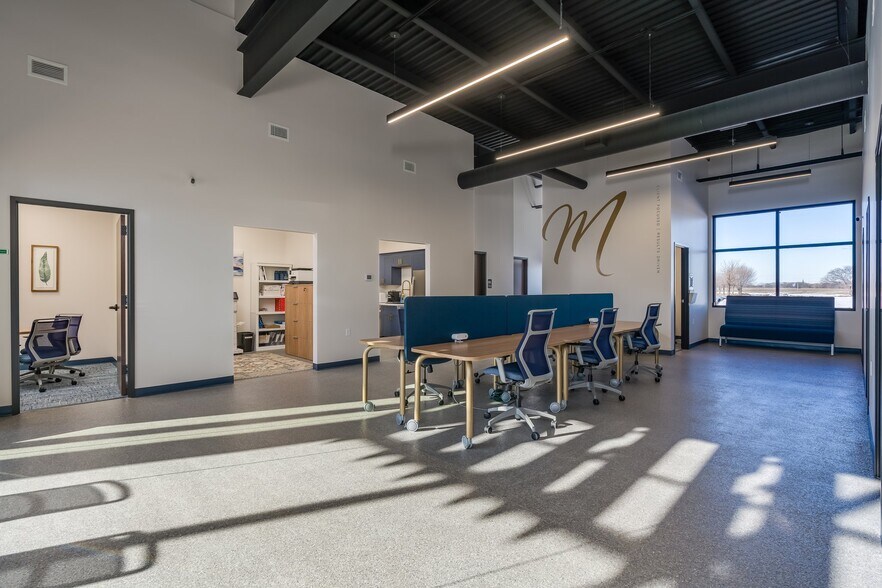More Photos Of 320 Saint Andrews Dr, Mankato Office For Sale