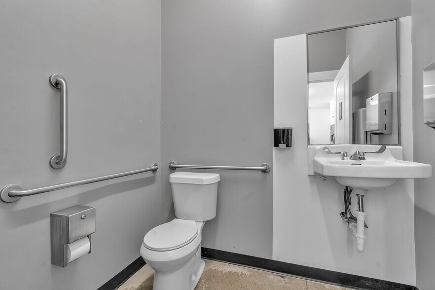 More Photos Of 1450 Ridge, West Seneca General Retail For Sale