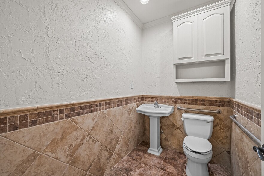 More Photos Of 1120 W Loop 289, Lubbock Medical For Lease