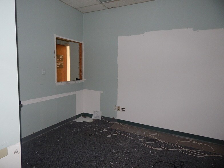 More Photos Of 180 E Central Ave, Pearl River Office For Lease