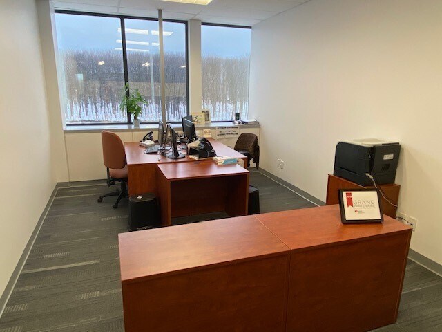 More Photos Of 2475 Boul Laurier, Québec Office For Lease